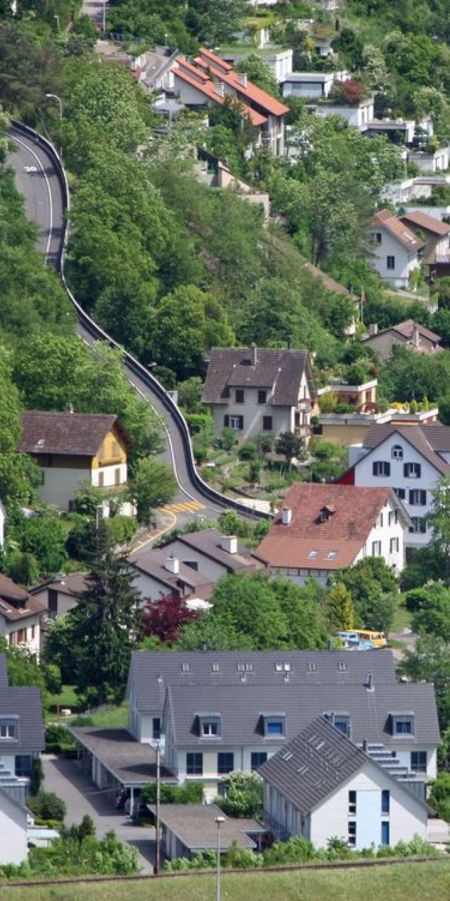 BAUGESUCH Singhal Ankit und Gupta Swati und MArco und Tamara Schmid. Nachträgliches Baugesuch für Sichtschutzwand auf gemeinsamer Grenze, Alte Poststrasse 9a/b